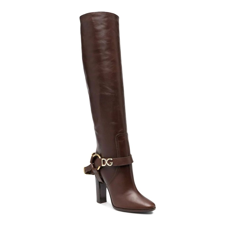 Brown calfskin boots