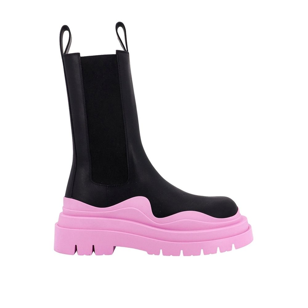 Black calfskin Chelsea boots