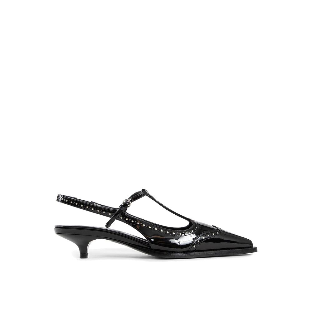 Leather pumps with a medium heel