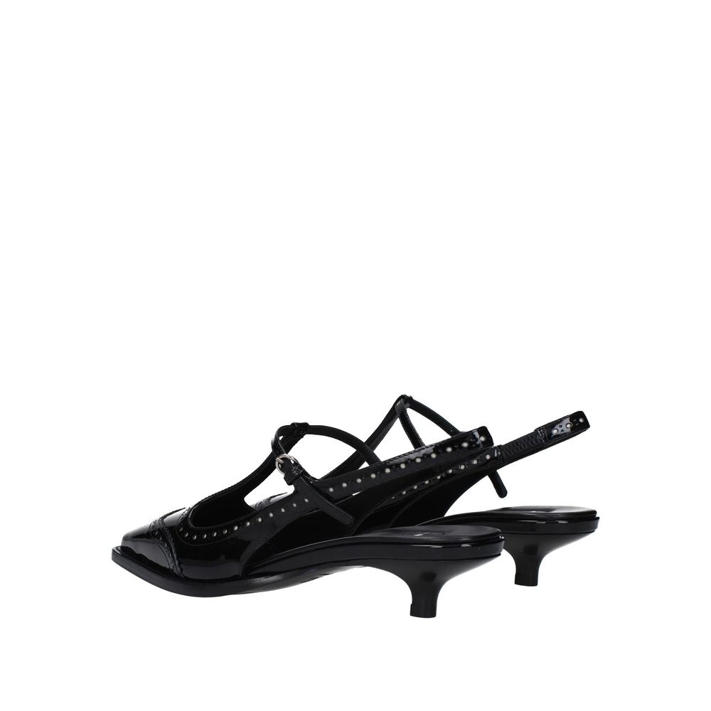 Leather pumps with a medium heel