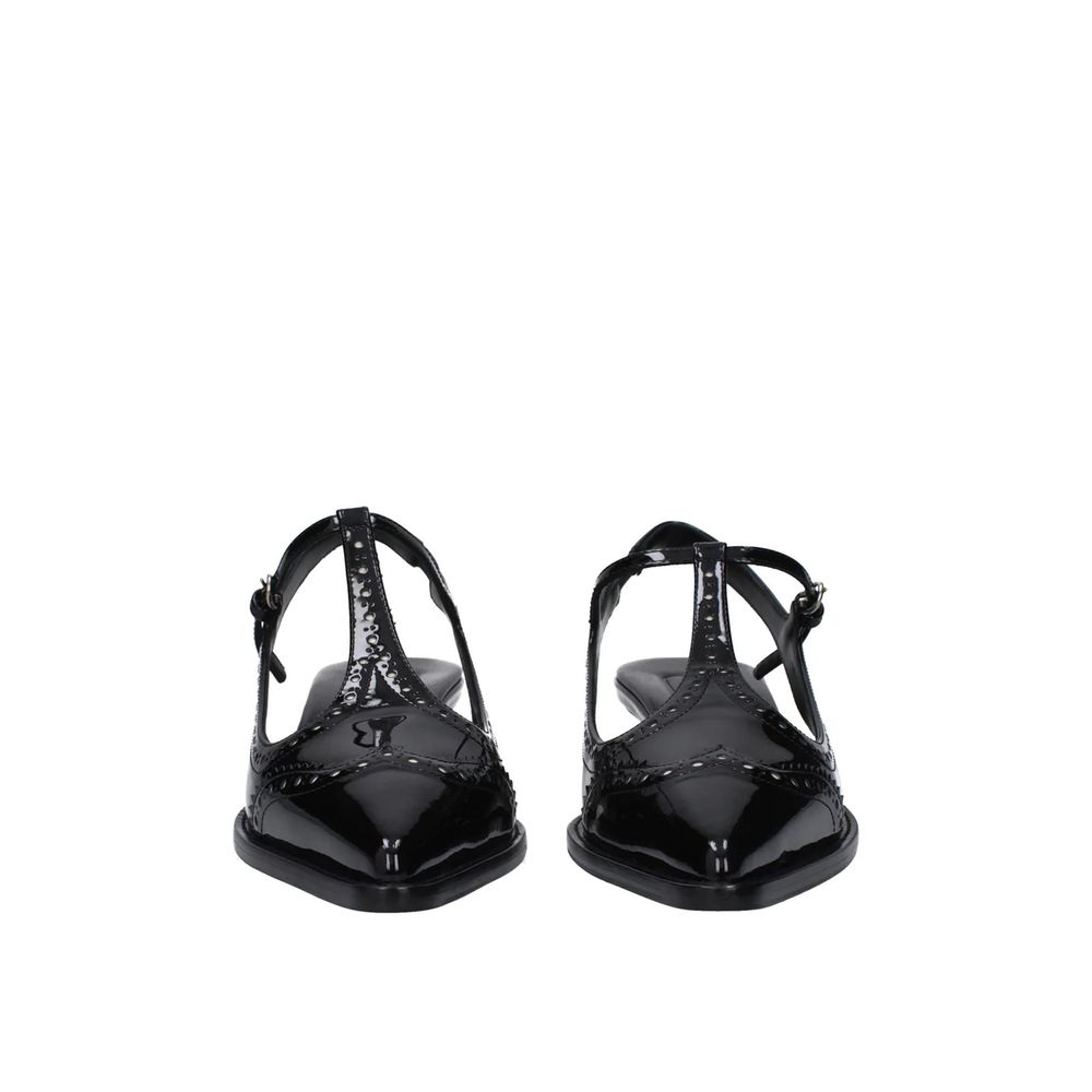 Leather pumps with a medium heel