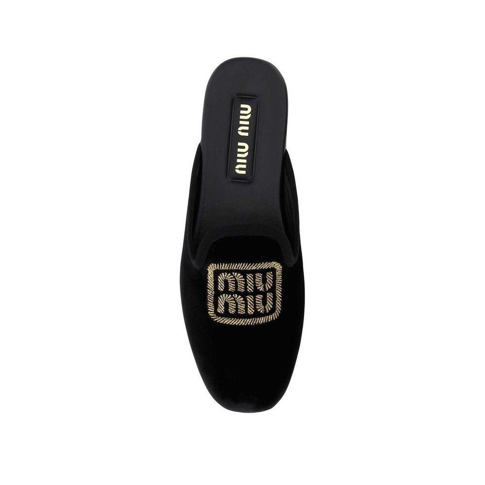 Slip-on con logo ricamato