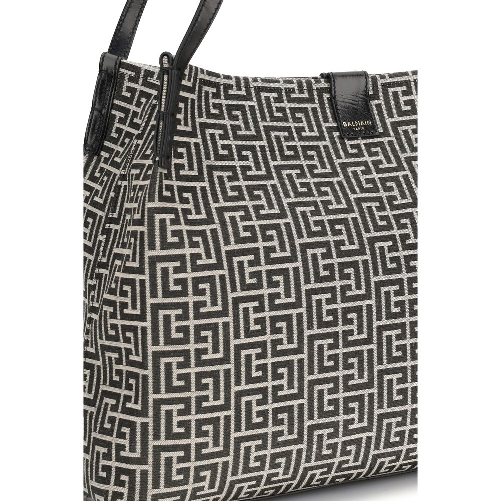 Tote bag with button closure