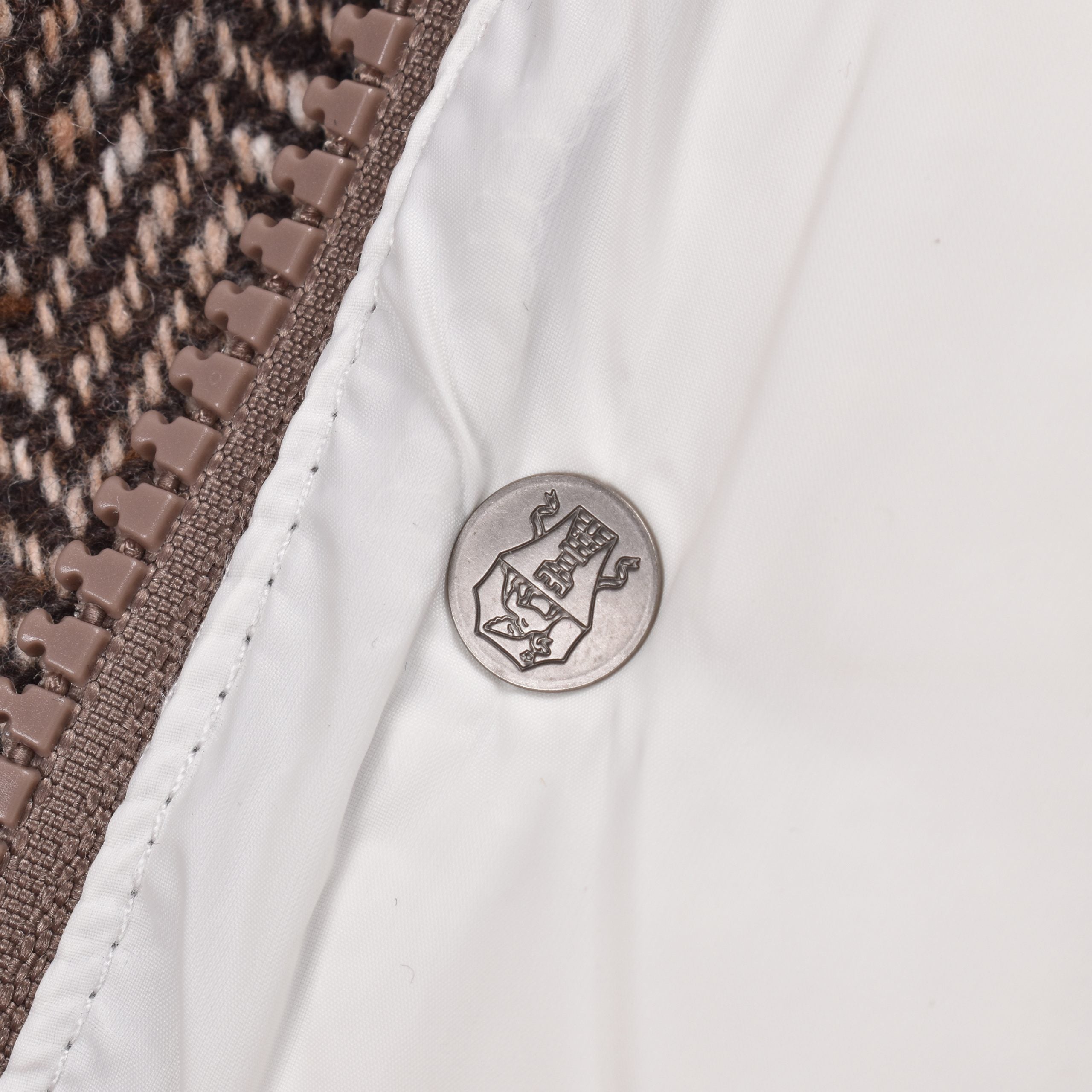 Sleeveless wool jacket