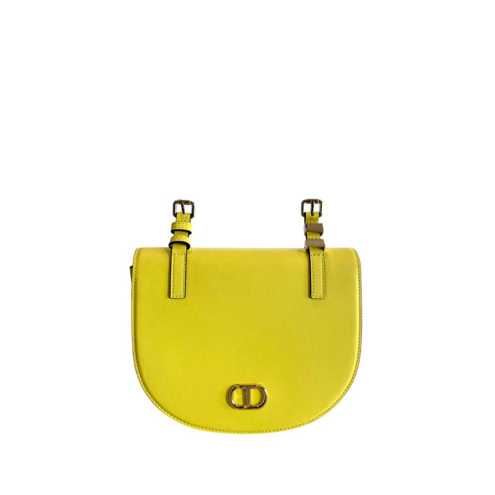 Shoulder bag with flap closure