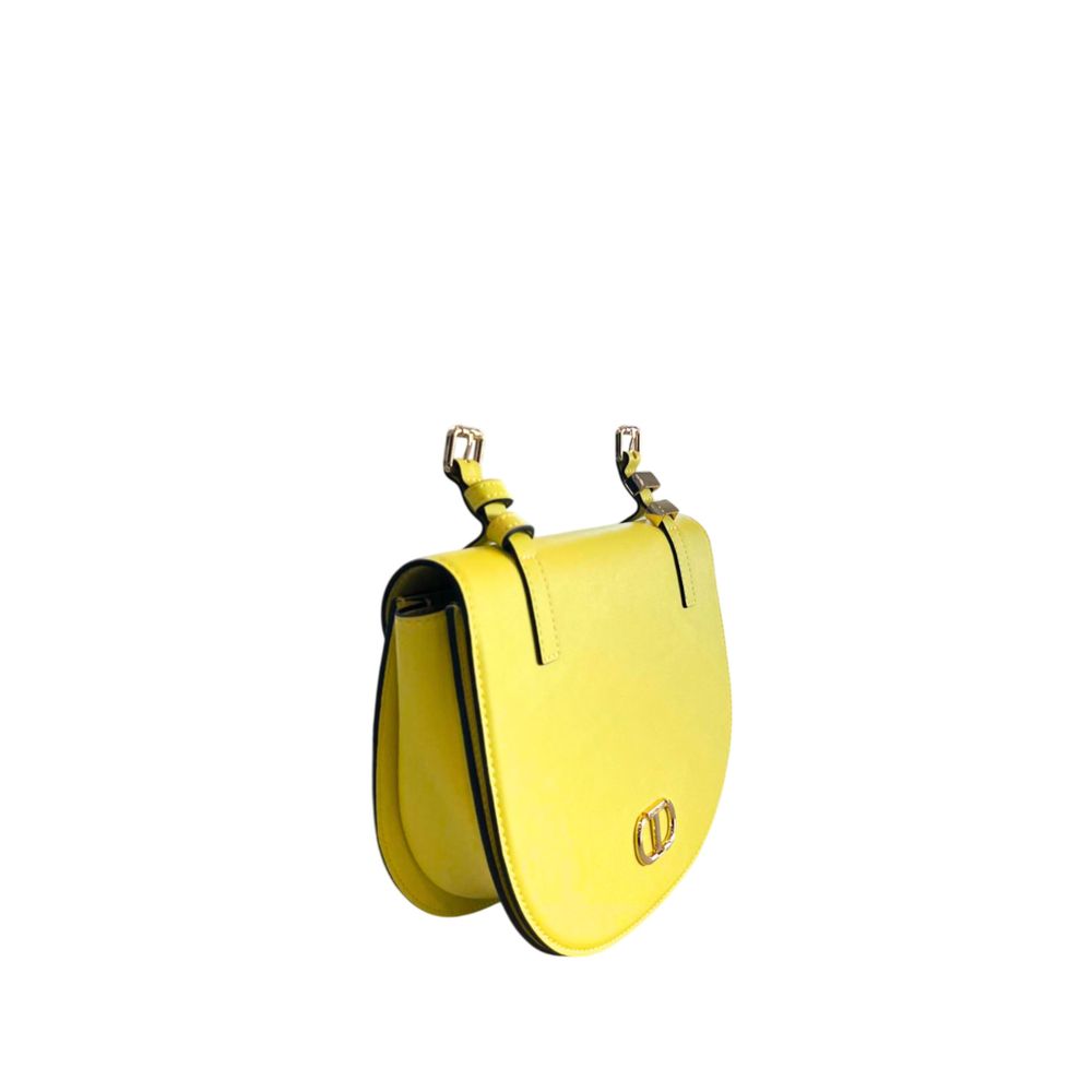 Shoulder bag with flap closure
