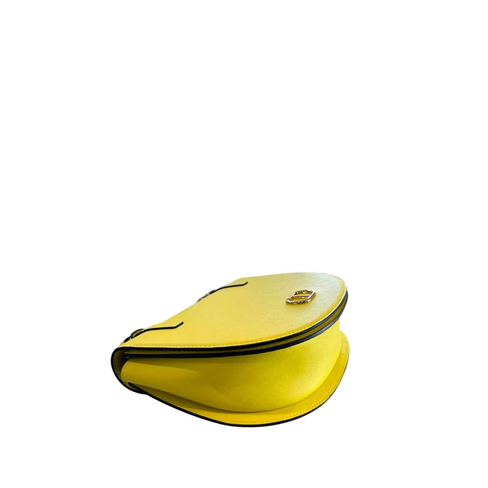 Shoulder bag with flap closure