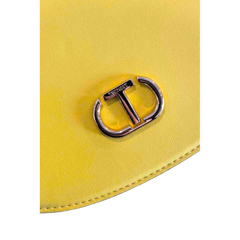 Shoulder bag with flap closure