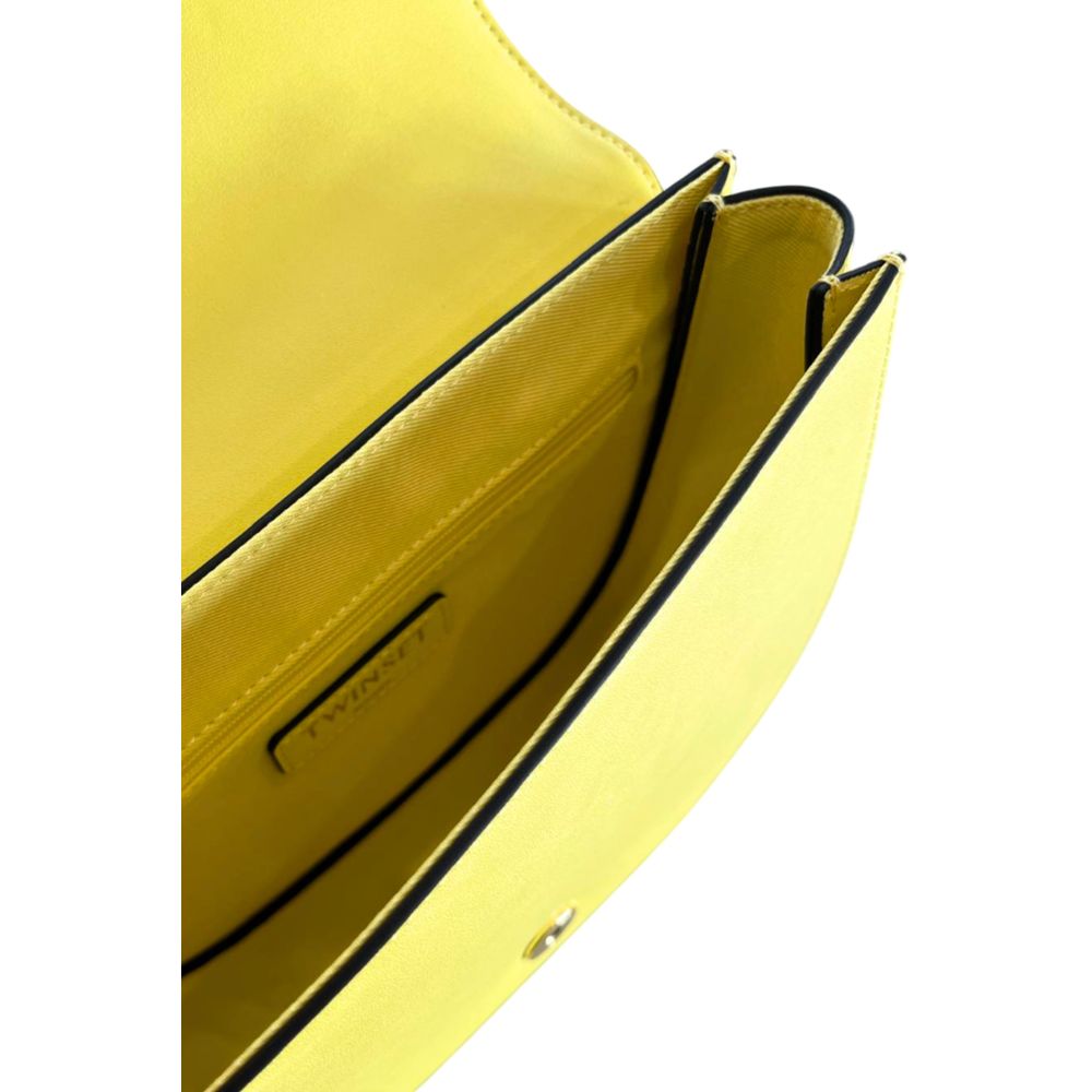 Shoulder bag with flap closure