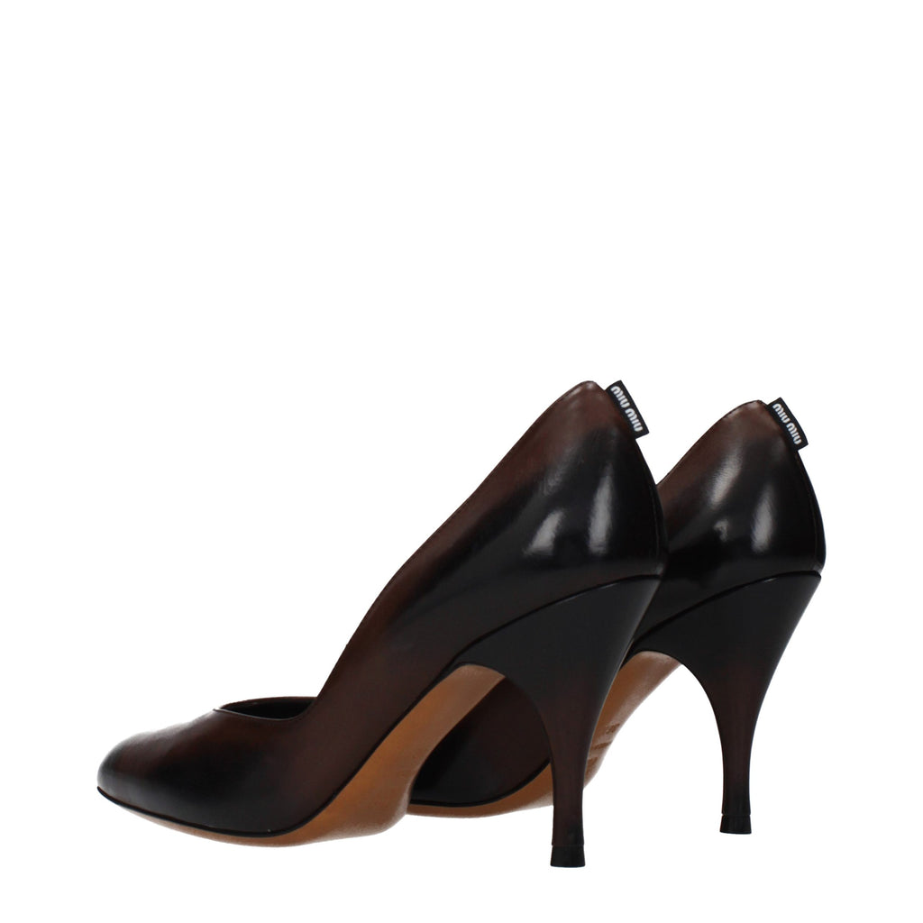 Brown leather high-heeled pumps