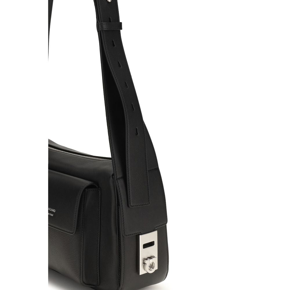 Utility Hug Buckle shoulder bag